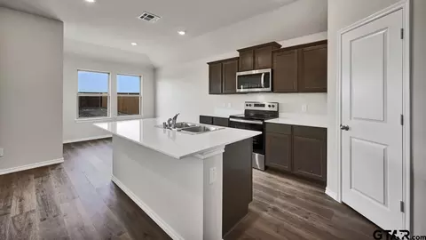 Kitchen - 107 Willow Branch Ln, Canton, TX 75103 photo 3 of 6