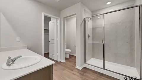 Bath - 107 Willow Branch Ln, Canton, TX 75103 photo 3 of 5