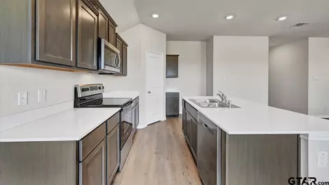 Kitchen - 107 Willow Branch Ln, Canton, TX 75103 photo 4 of 6
