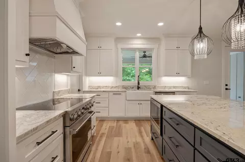 Kitchen - 15212 Maple Leaf Ct, Tyler, TX 75707 photo 5 of 5