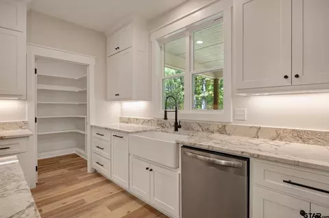Kitchen - 15212 Maple Leaf Ct, Tyler, TX 75707 photo 2 of 5
