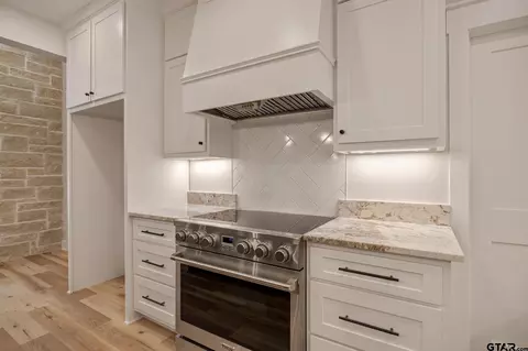 Kitchen - 15212 Maple Leaf Ct, Tyler, TX 75707 photo 4 of 5
