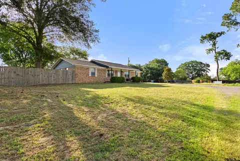 1501 Pearl St, Lindale, TX 75771