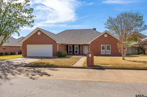 810 Hummingbird Ln, Whitehouse, TX 75791