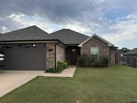 1702 Forestdale Blvd, Whitehouse, TX 75791
