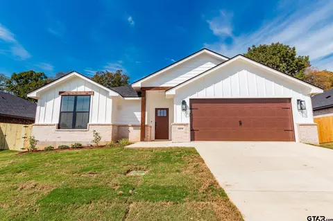 16518 Crossing Cir, Lindale, TX 75771