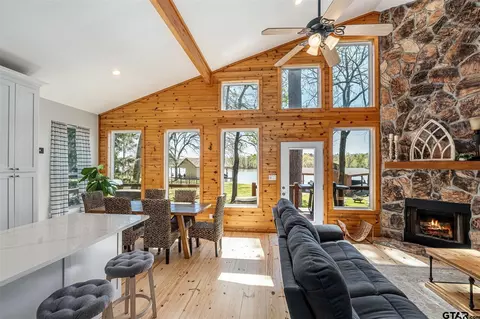 551 W Eagle Pt, Mount Vernon, TX 75457