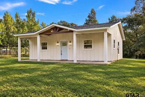180 Lovers Ln, Alto, TX 75925