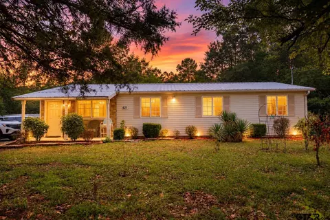 621 Martin Luther King Dr, Kilgore, TX 75662