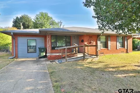 2402 Sampson Dr, Tyler, TX 75701