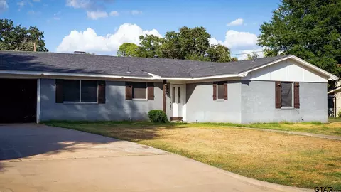 1531 Live Oak St, Sulphur Springs, TX 75482