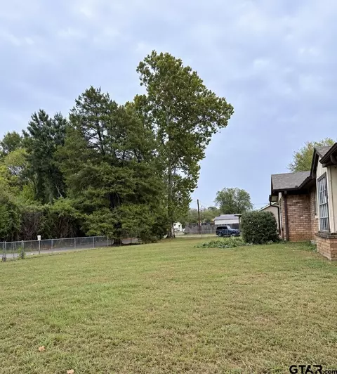 Exterior - 1006 Spring St, Longview, TX 75604 photo 3 of 4