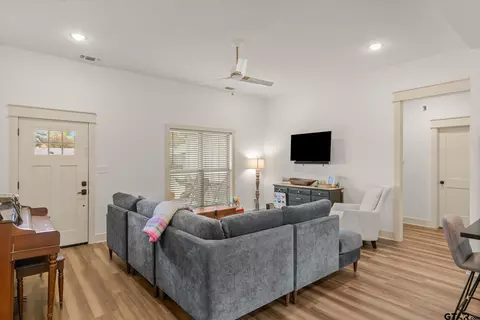 Living - 211 E Nevada St, Van, TX 75790 photo 2 of 3