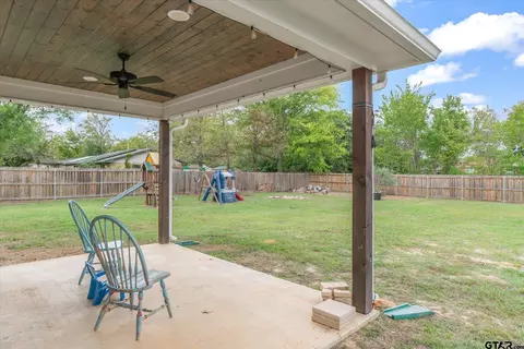 Exterior - 211 E Nevada St, Van, TX 75790 photo 5 of 7