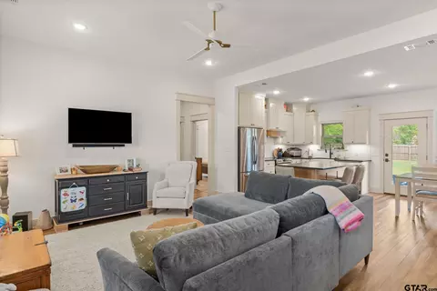 Living - 211 E Nevada St, Van, TX 75790 photo 1 of 3