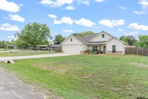 Exterior - 211 E Nevada St, Van, TX 75790 photo 4 of 7