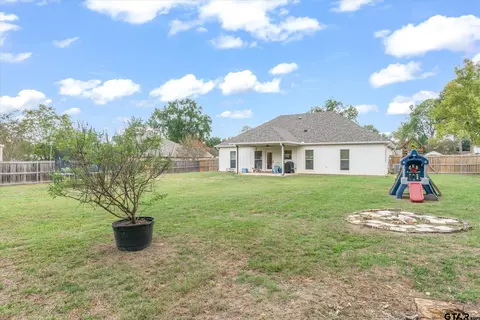 Exterior - 211 E Nevada St, Van, TX 75790 photo 6 of 7