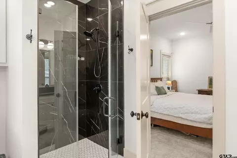 Bath - 211 E Nevada St, Van, TX 75790 photo 3 of 3