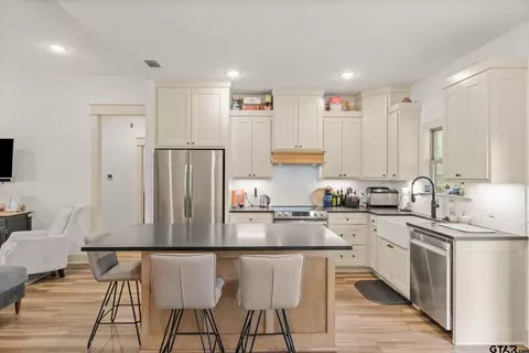 Kitchen - 211 E Nevada St, Van, TX 75790 photo 5 of 5