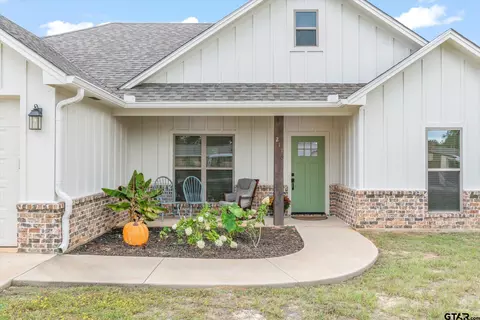Exterior - 211 E Nevada St, Van, TX 75790 photo 3 of 7
