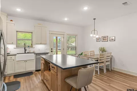 Kitchen - 211 E Nevada St, Van, TX 75790 photo 4 of 5