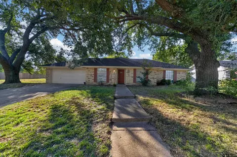 6015 Whispering Ln, Tyler, TX 75707