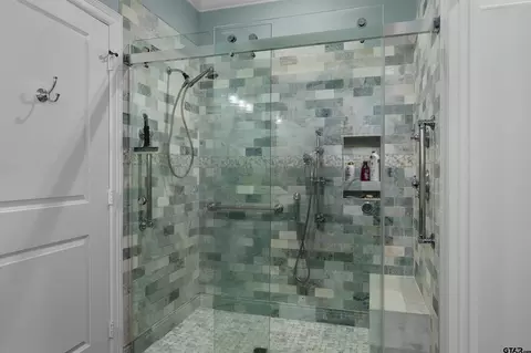 Bath - 421 Shadowood Dr, Marshall, TX 75672 photo 3 of 6