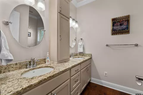 Bath - 421 Shadowood Dr, Marshall, TX 75672 photo 5 of 6