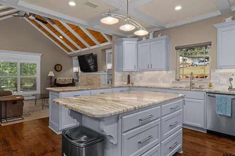Kitchen - 421 Shadowood Dr, Marshall, TX 75672 photo 1 of 4