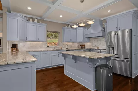 Kitchen - 421 Shadowood Dr, Marshall, TX 75672 photo 3 of 4