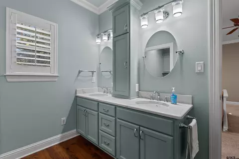 Bath - 421 Shadowood Dr, Marshall, TX 75672 photo 1 of 6