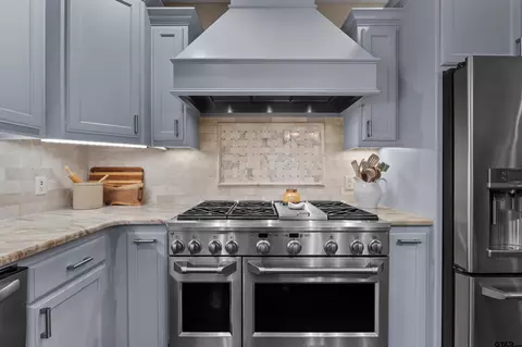 Kitchen - 421 Shadowood Dr, Marshall, TX 75672 photo 2 of 4