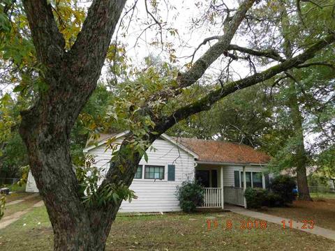 1011 N Bledsoe, Gilmer, TX 75644 photo 1