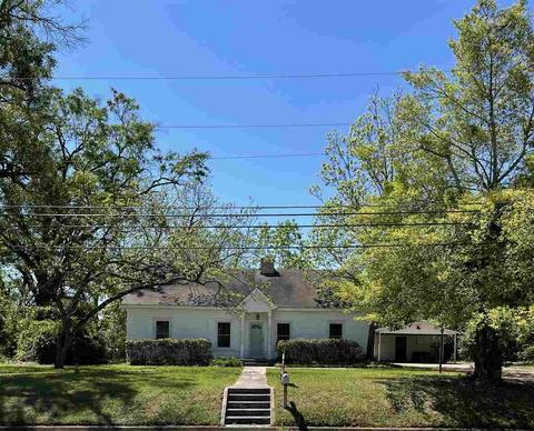 105 E Butler, Gilmer, TX 75644 photo 1