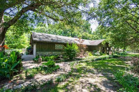 1605 Spring Hill Rd, Longview, TX 75605 photo 1