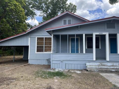 2009 E Grand Ave, Marshall, TX 75670 photo 1