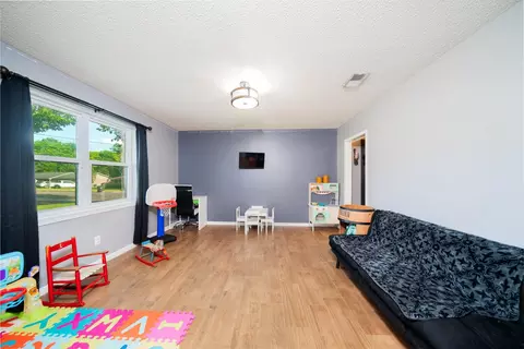 1301 Elgin, Longview, TX 75604 photo 3