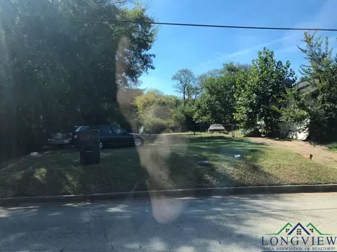 1504 E Young St, Longview, TX 75602