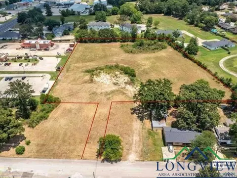 400 N Parker St, Carthage, TX 75633