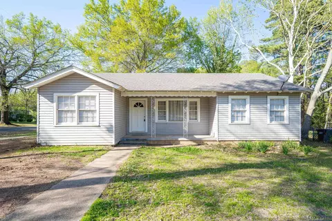 207 E Pirate Ave, Longview, TX 75604 photo 1