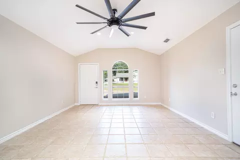 1300 Pine Tree Rd, Longview, TX 75604 photo 3