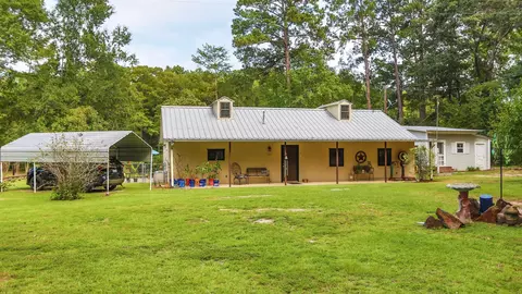 1281 Moxley Grocery Rd, Karnack, TX 75661