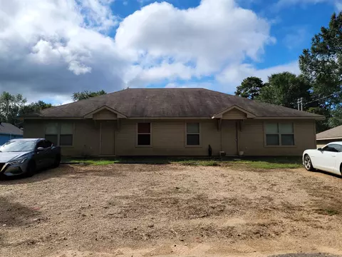 155 W 157 W Holt St, New London, TX 75682