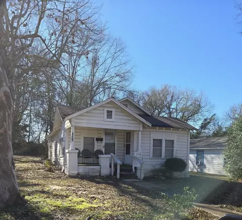 604 Wood St, Henderson, TX 75652