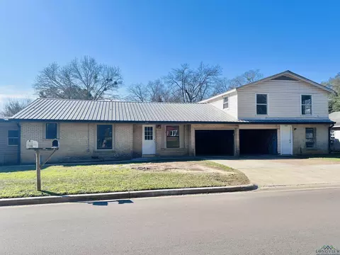 620 Logansport St, Center, TX 75935