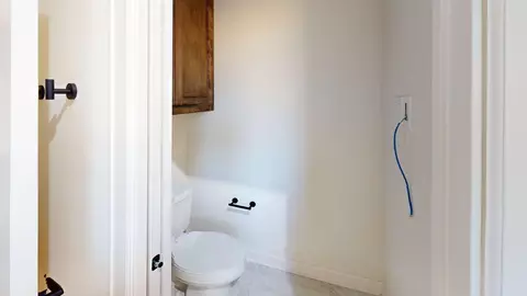 Bath - 2511 Windmill Ln, Longview, TX 75601 photo 3 of 3