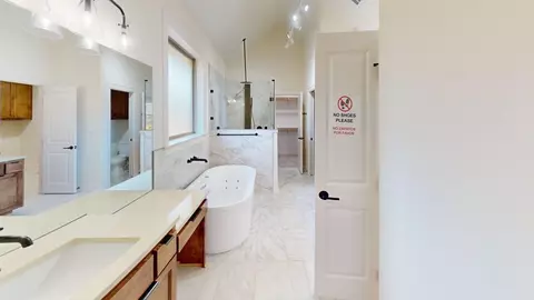 Bath - 2511 Windmill Ln, Longview, TX 75601 photo 1 of 3