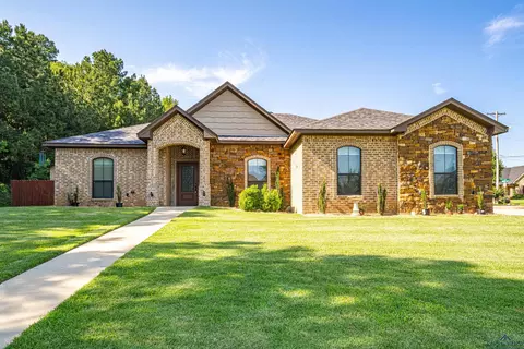 1301 Comanche, Longview, TX 75601 photo 1