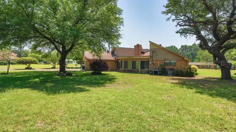 242 W Victoria Woods St, Waskom, TX 75692