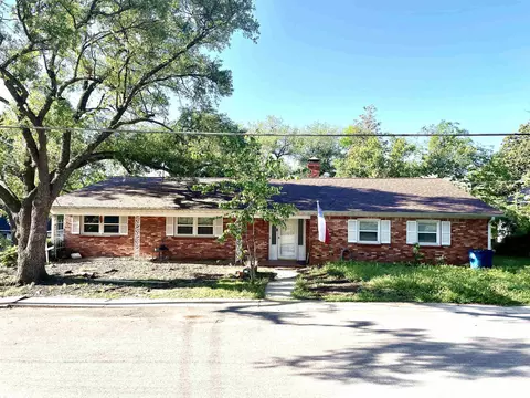 201 W Gilmer St, Big Sandy, TX 75755